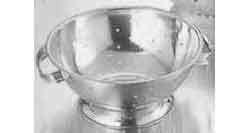 COLANDER STAINLESS STEEL 270MM DIAM