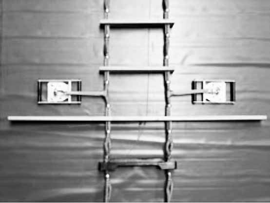 BELT TIGHTENING FOR MAGNET, AND PILOT LADDER