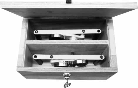 BOX STORING WOODEN FOR, TWO HOLDING MAGNETS