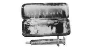 INJECTION SYRINGE 2 ML WITH METAL CASE